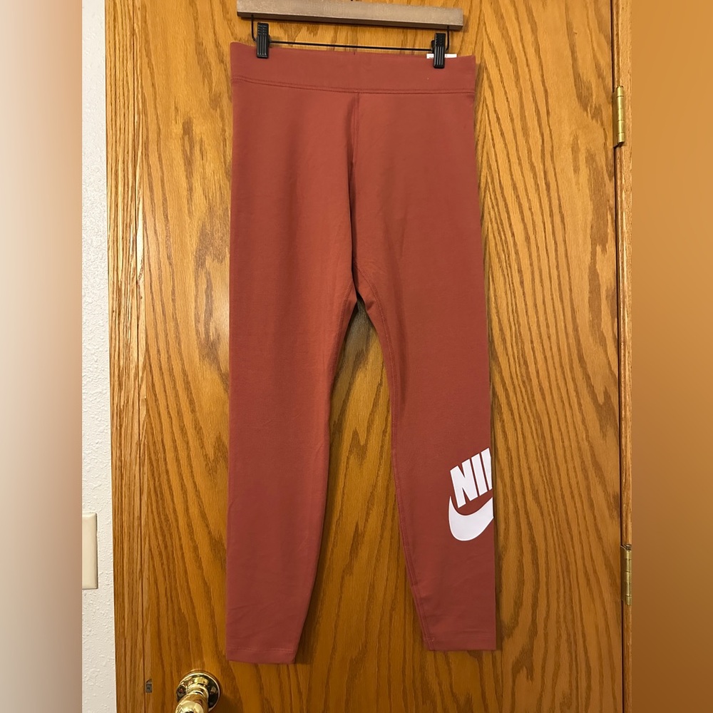 Nike Essential Tight Fit High Rise Full Length Leggings - NWT - Size L - Picture 3 of 16